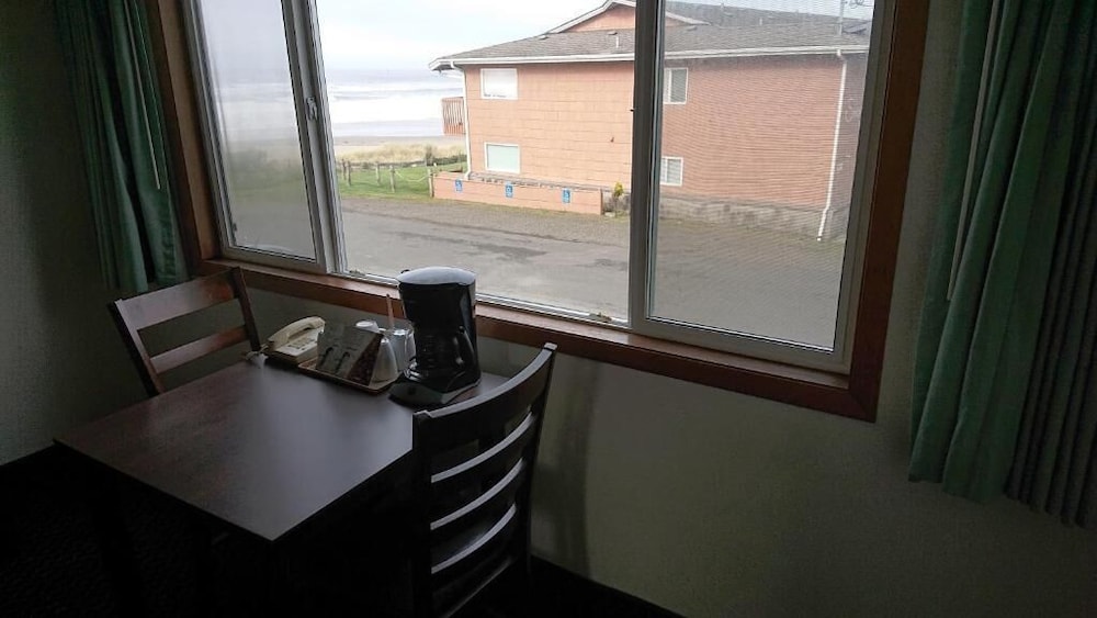Silver Sands Motel - photo 21