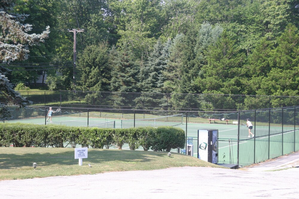 Dering Harbor Inn - photo 32
