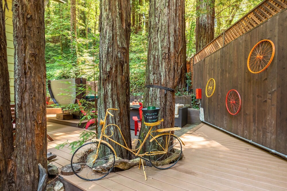 Vino Velo Retreat Redwoods Hot Tub Fire Table BBQ Game Room Fast WiFi Dog Friendly - photo 3