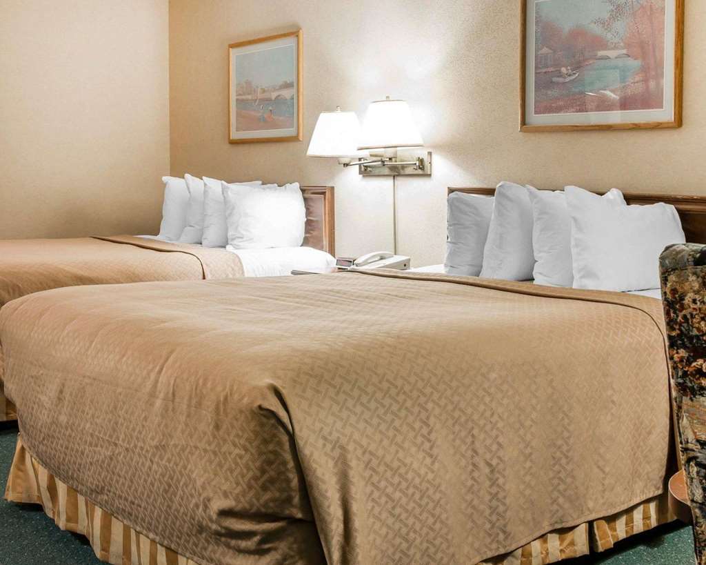 Quality Inn & Suites Mackinaw City Beachfront - photo 10