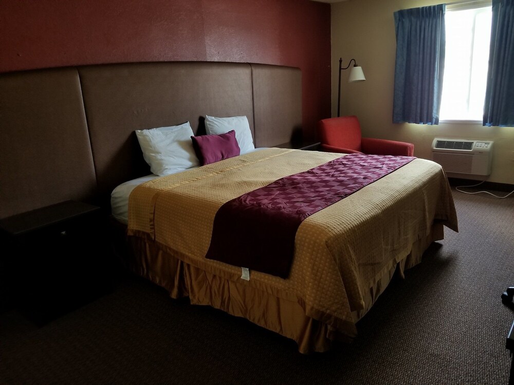 Americas Best Value Inn Story City - photo 5