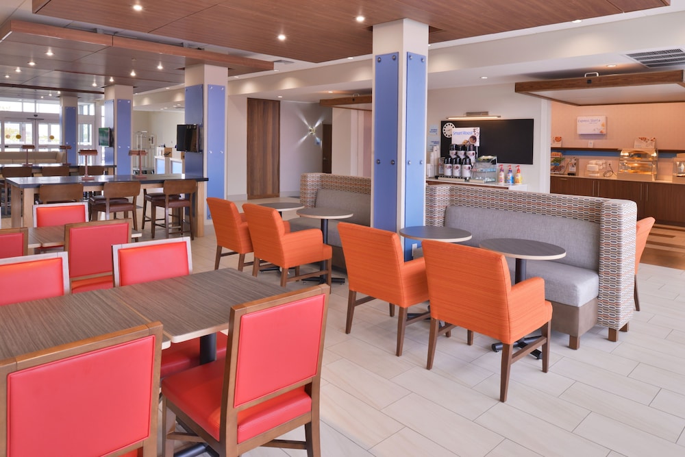 Holiday Inn Express & Suites Madison by IHG - photo 37