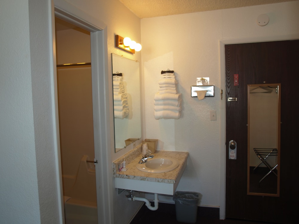 Yellowstone River Inn - photo 9