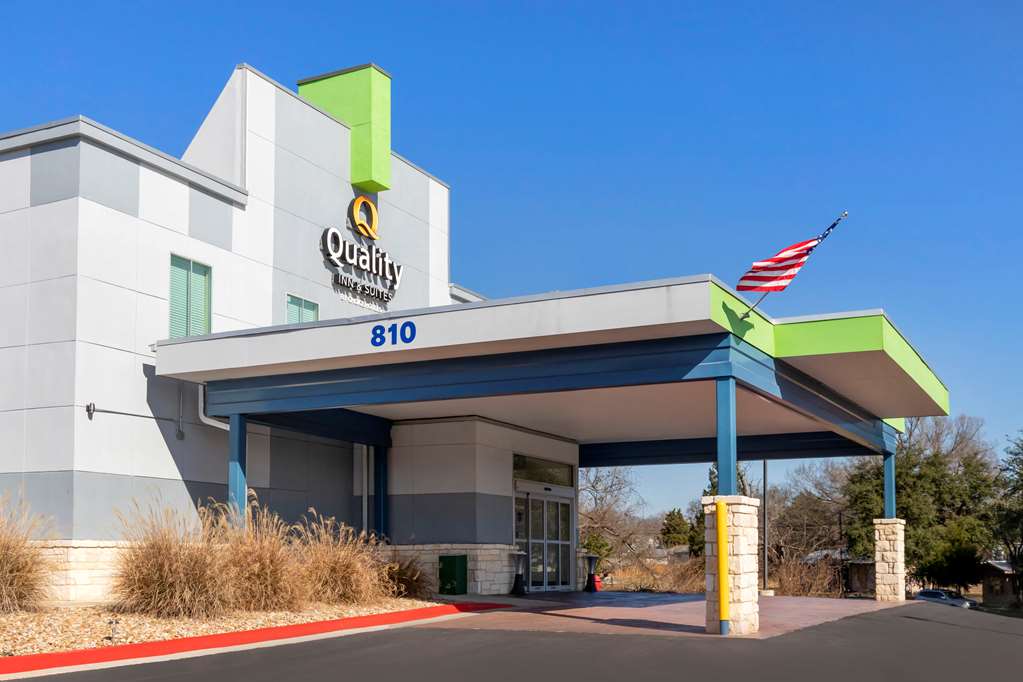 Quality Inn Suites Elgin — Elgin