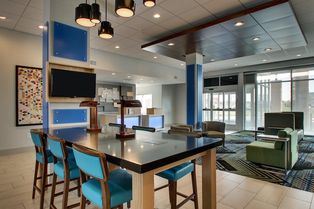 Holiday Inn Express & Suites Findlay North by IHG - photo 39