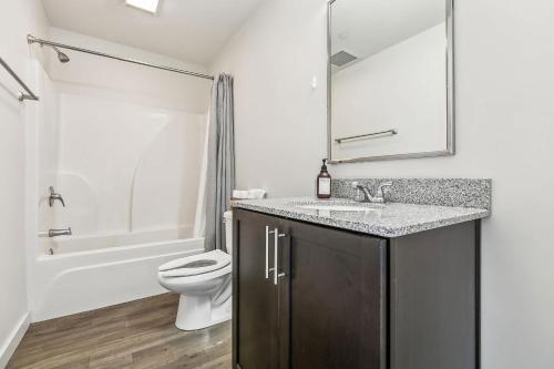 Entire High Rise Apartment 2BD — 4-Star Luxury Hotel in Baton Rouge, United States