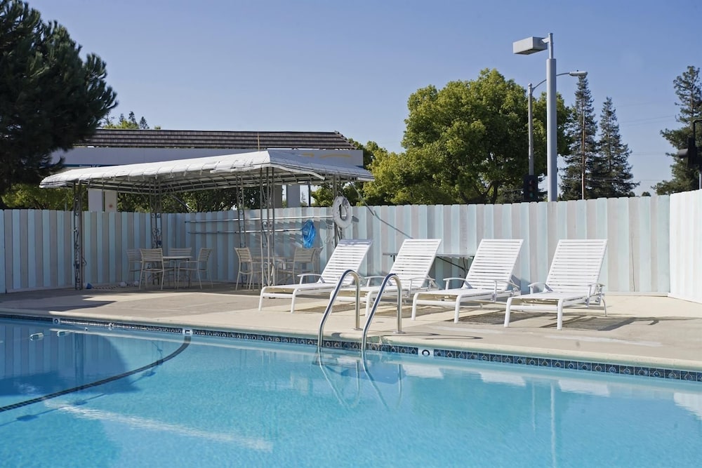 Americas Best Value Inn Livermore - photo 12