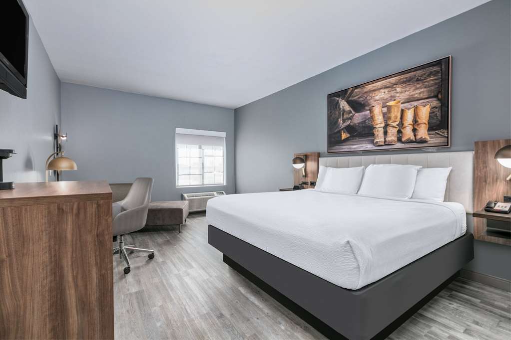 La Quinta Inn & Suites by Wyndham Decatur - photo 13