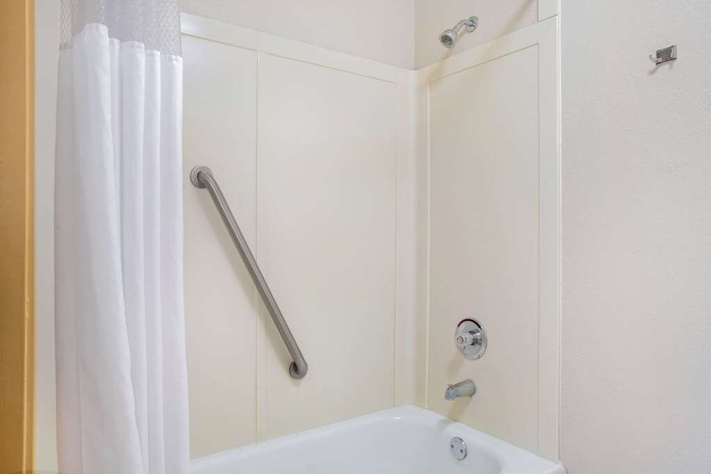 La Quinta Inn & Suites by Wyndham Springfield South - photo 22