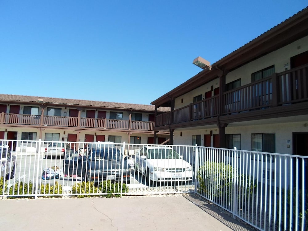 E Z 8 Motel Newark - photo 27