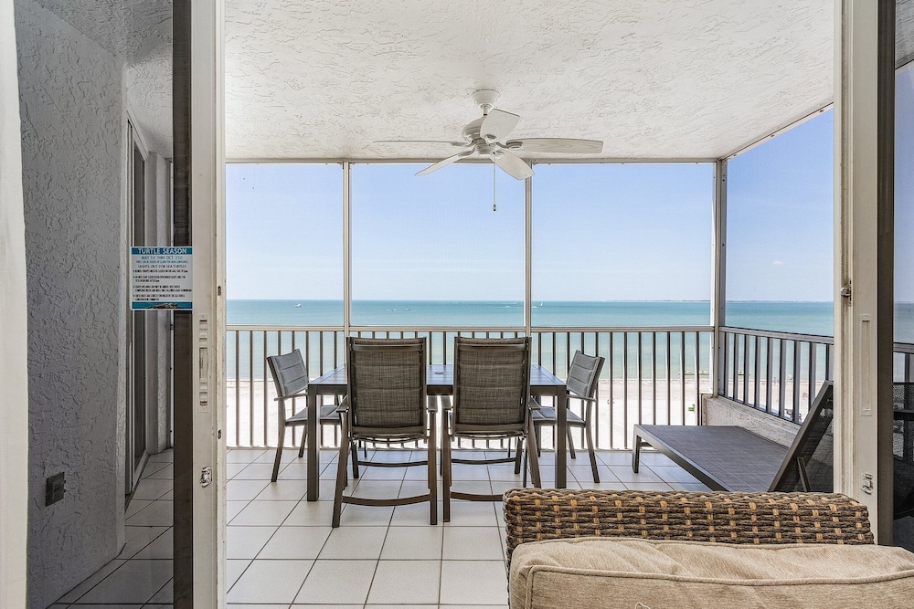 Fantastic Gulf Front Condo on the North End of the Island Beach Villas # 504 condo — 4-Star Luxury Hotel in Fort Myers Beach, United States