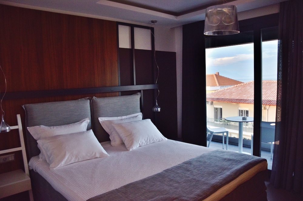 Alexander Inn — 4-Star Luxury Hotel in Stavros, Greece