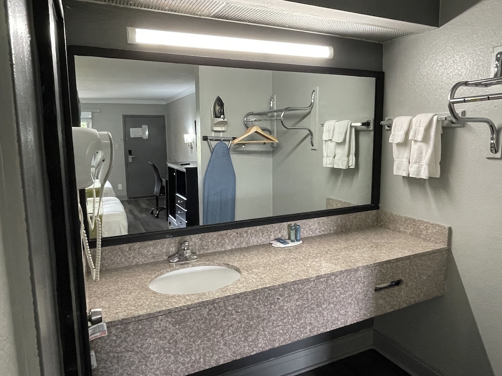 Baymont Inn & Suites Horn Lake Southaven - photo 22
