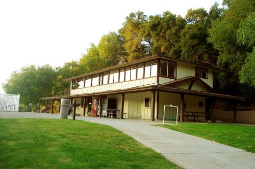 Morgan Hill Camping Resort Cabin 2 - photo 4