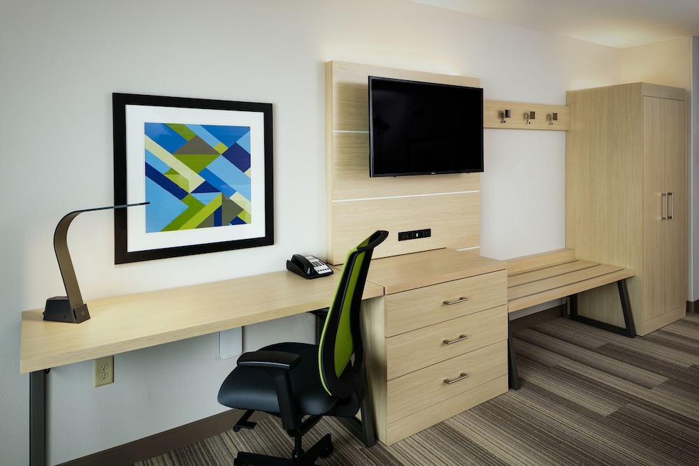 Holiday Inn Express & Suites Medford by IHG - photo 8