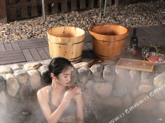 Spring Valley Holiday Hotel in Deqing, People's Republic of China