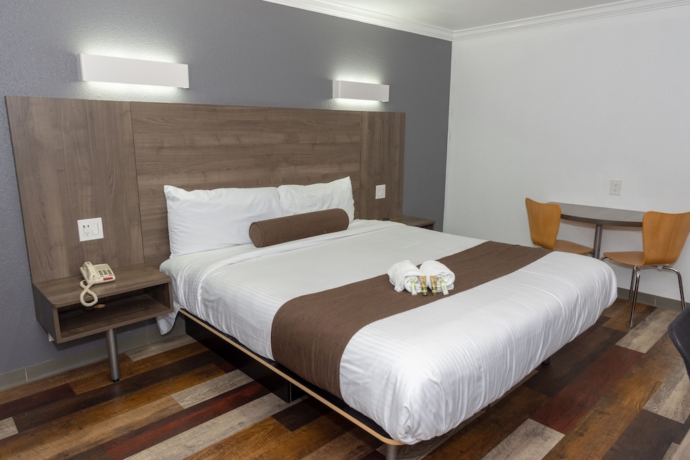 Value Inn Bellflower - photo 5