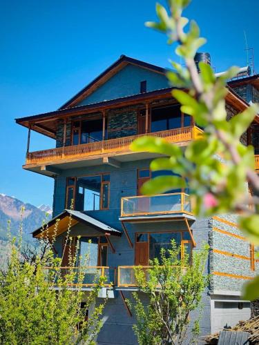 The Shaurn Hotel Resort — Manali