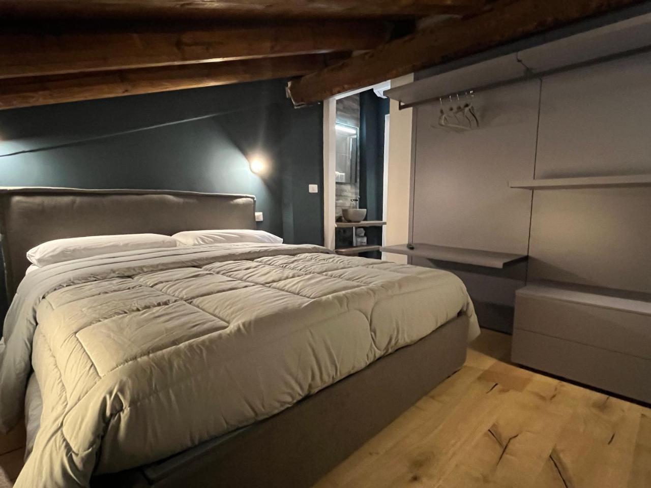 Appartamento Elegante con 2 Camere nel Centro Storico di Bologna — 4-Star Luxury Hotel in Bologna, Italy