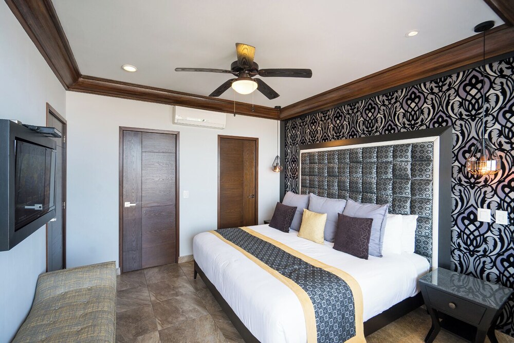 Pinnacle Resorts 220