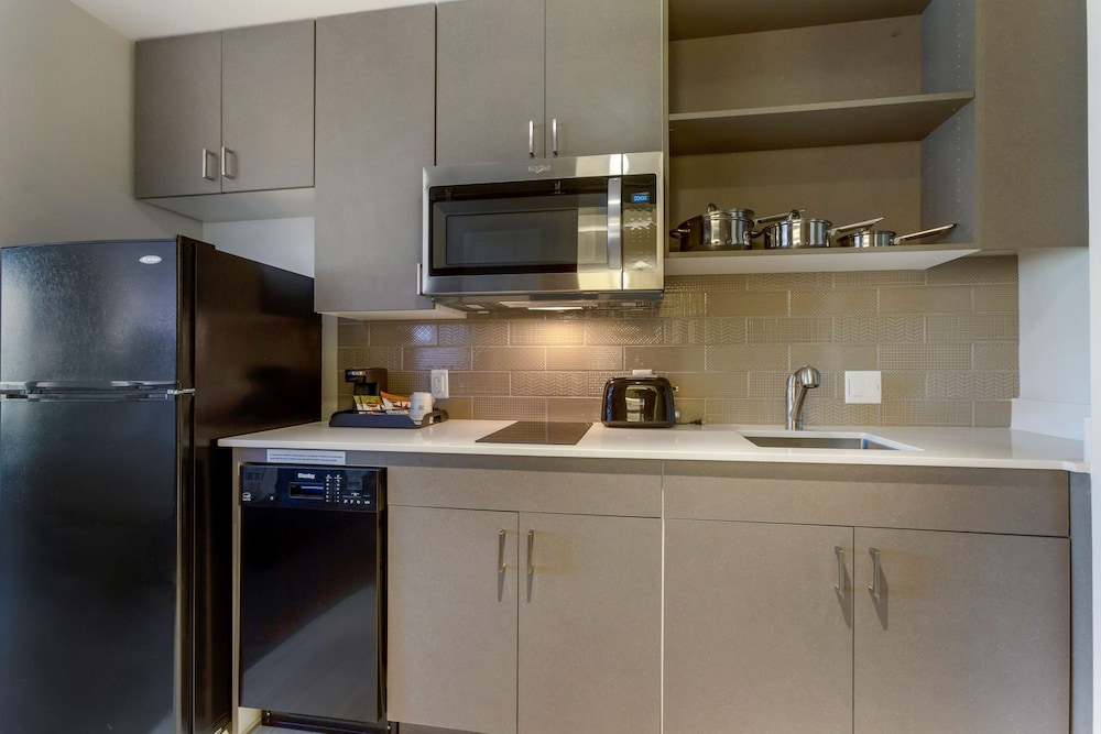 Best Western Plus Executive Residency Phoenix North Happy Valley - photo 35
