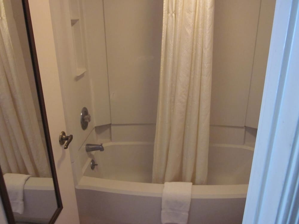 Westmont Inn Lakeland - photo 17