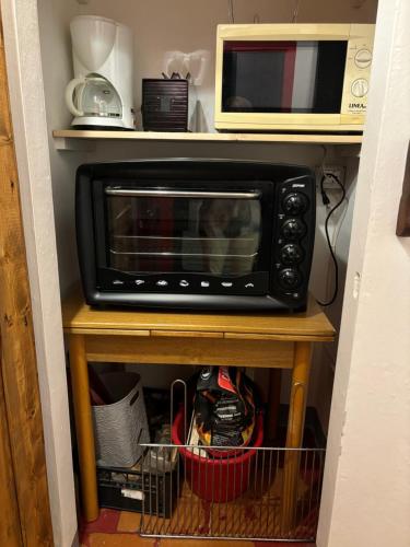 Papavero Rosso in San Gimignano, Italy