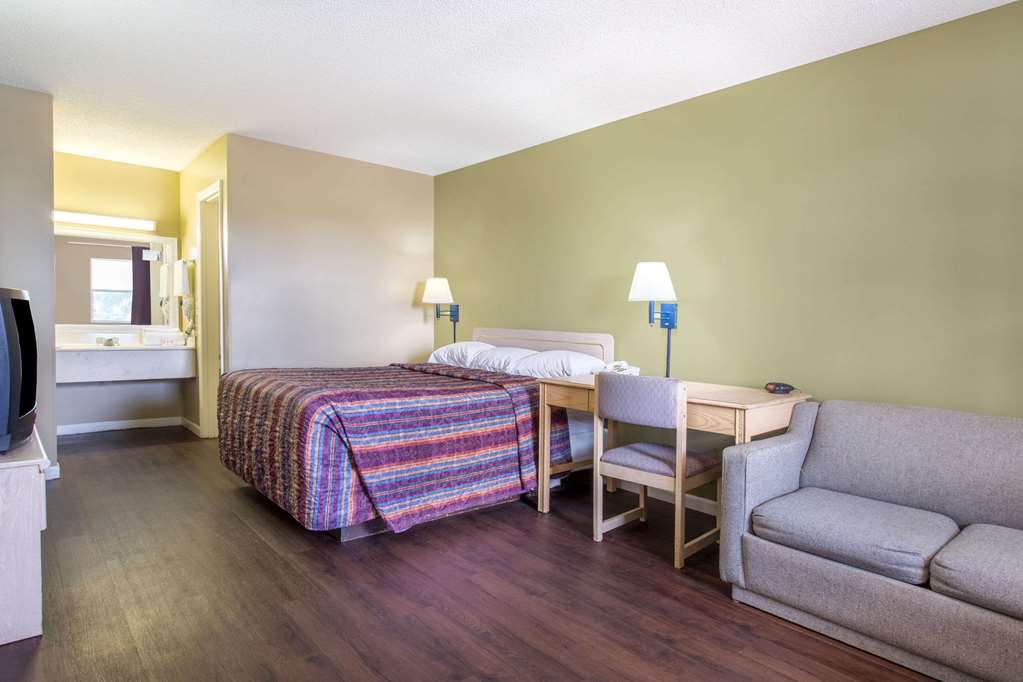 Super 8 by Wyndham Monticello - photo 10