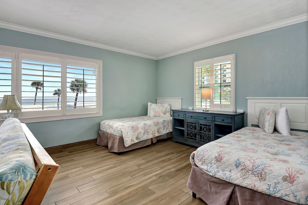 Shoreline Suites & Cabana Cottages - photo 19