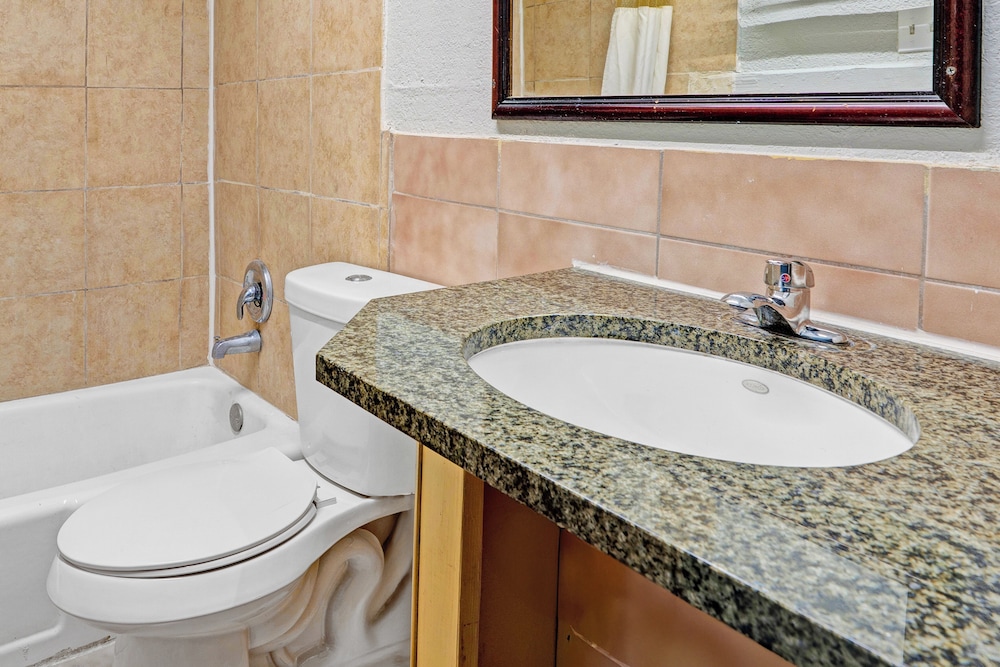 Super 7 Inn By OYO San Antonio NW Medical Center - photo 49
