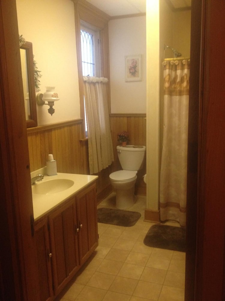 Victorian Charm Inn - photo 47