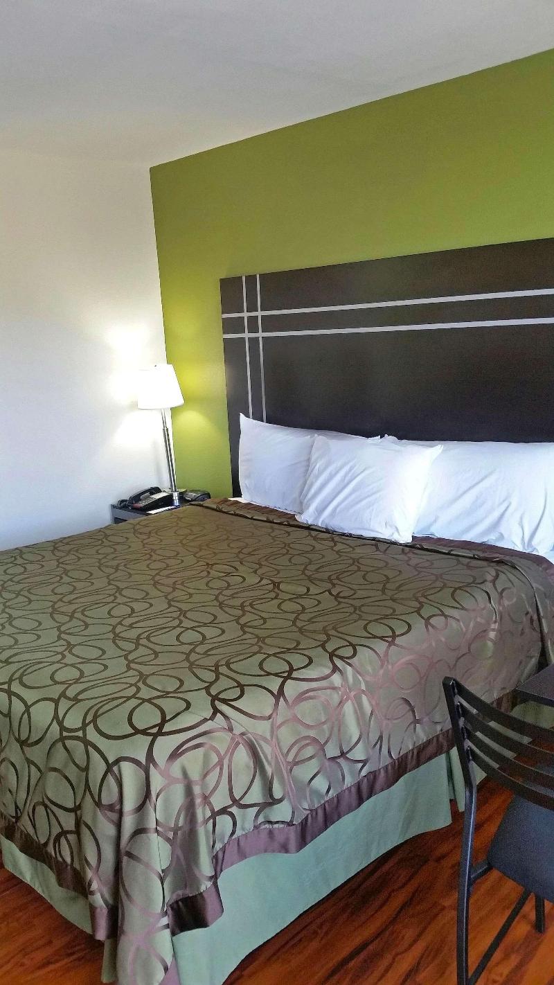 Americas Best Value Inn Airport South - photo 33