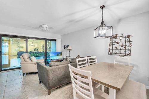 First Floor Quick Walk to Amenities in Naples, United States