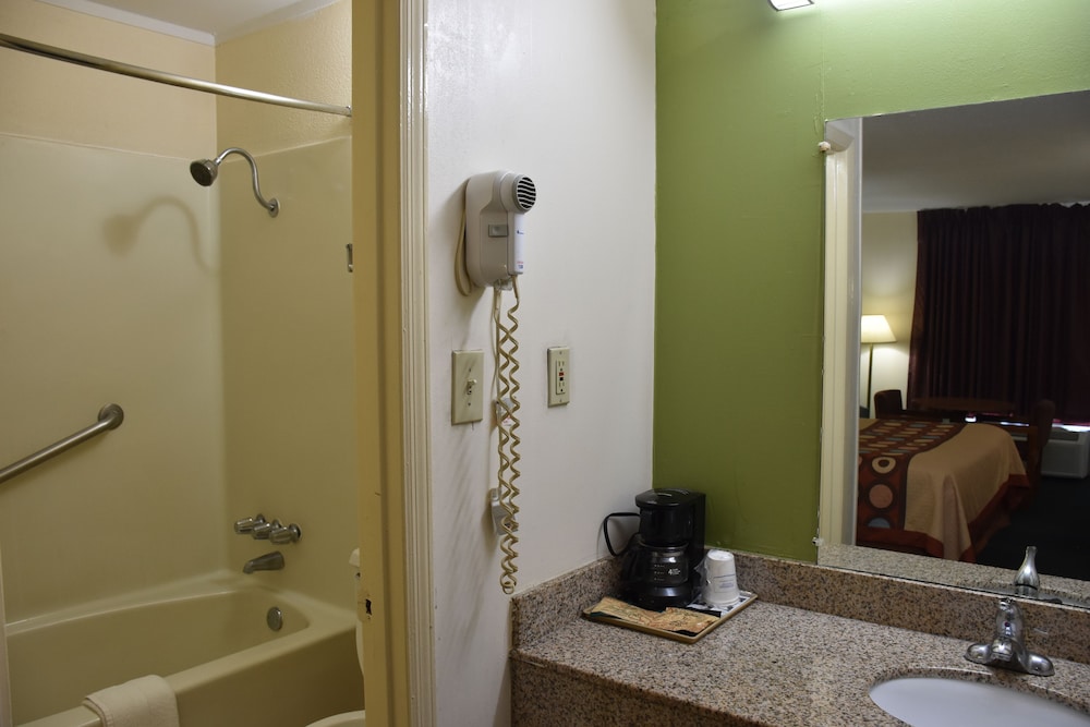 Super 8 by Wyndham Tifton - photo 29