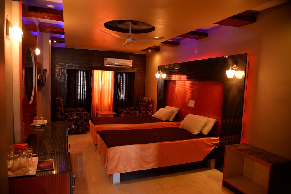 Hotel Ravi Teja - last minute hotel in Adilabad