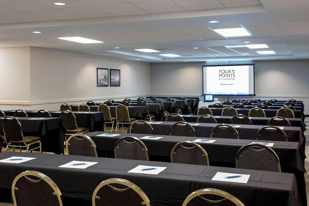Royle Hotel Milwaukee Airport - photo 18