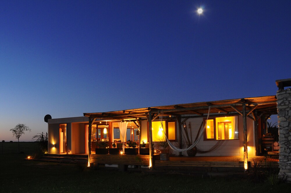 Howard Johnson Hotel Finca Maria Cristina — hotel in Brandsen