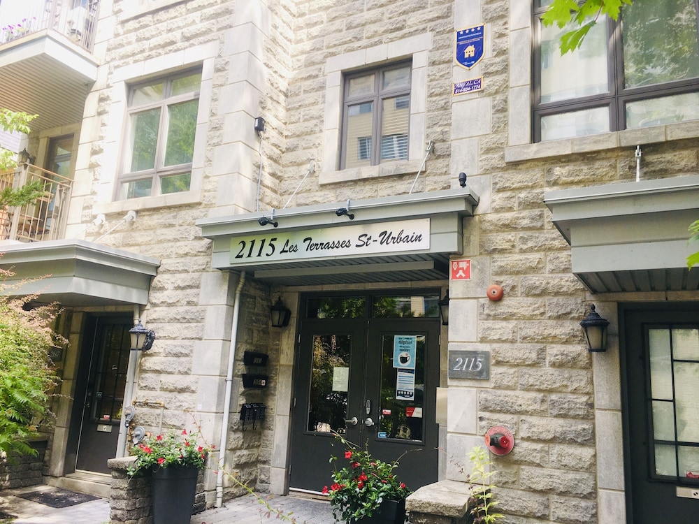 ApartHotelMontreal by Les Terrasses Saint Urbain 2225I2 — 4-Star Luxury Hotel in Montreal, Canada