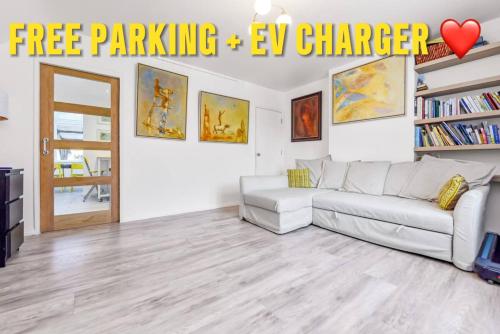 Family House in the Heart of Hanwell with 5 stars — 4-Star Luxury Hotel in London, United Kingdom