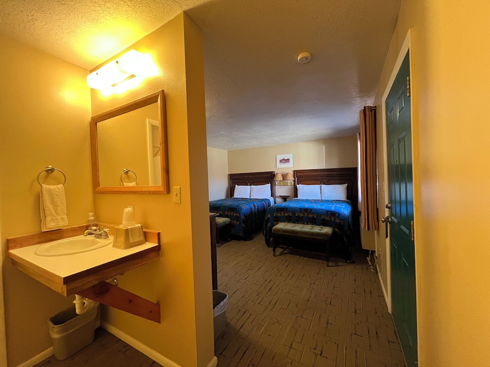 The Rim Rock Inn - photo 17