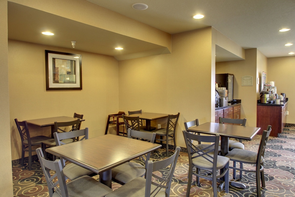 Cobblestone Inn & Suites Hartington - photo 27