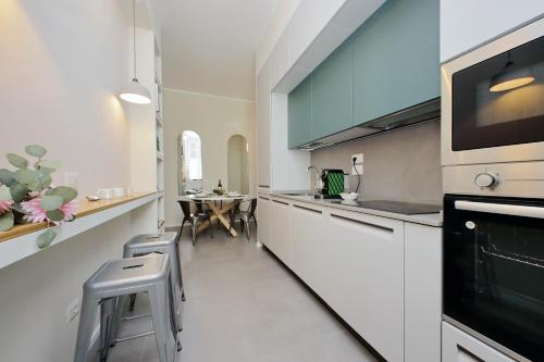 YCH Montebello Rooms — 4-Star Luxury Hotel in Rome, Italy