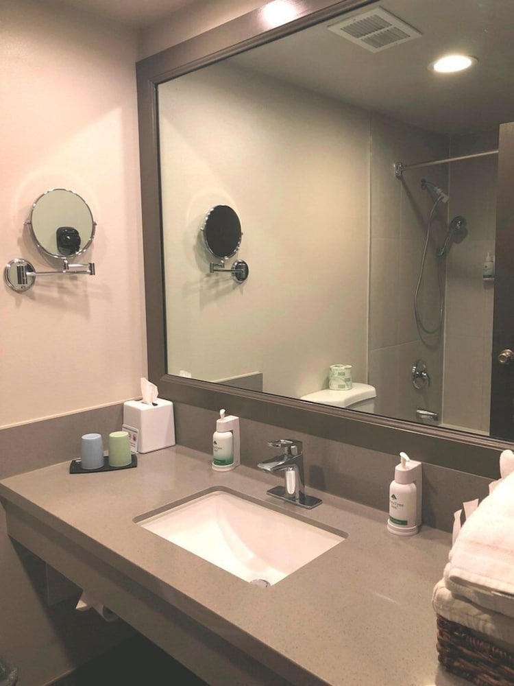 GreenTree Inn & Suites Alhambra - photo 45