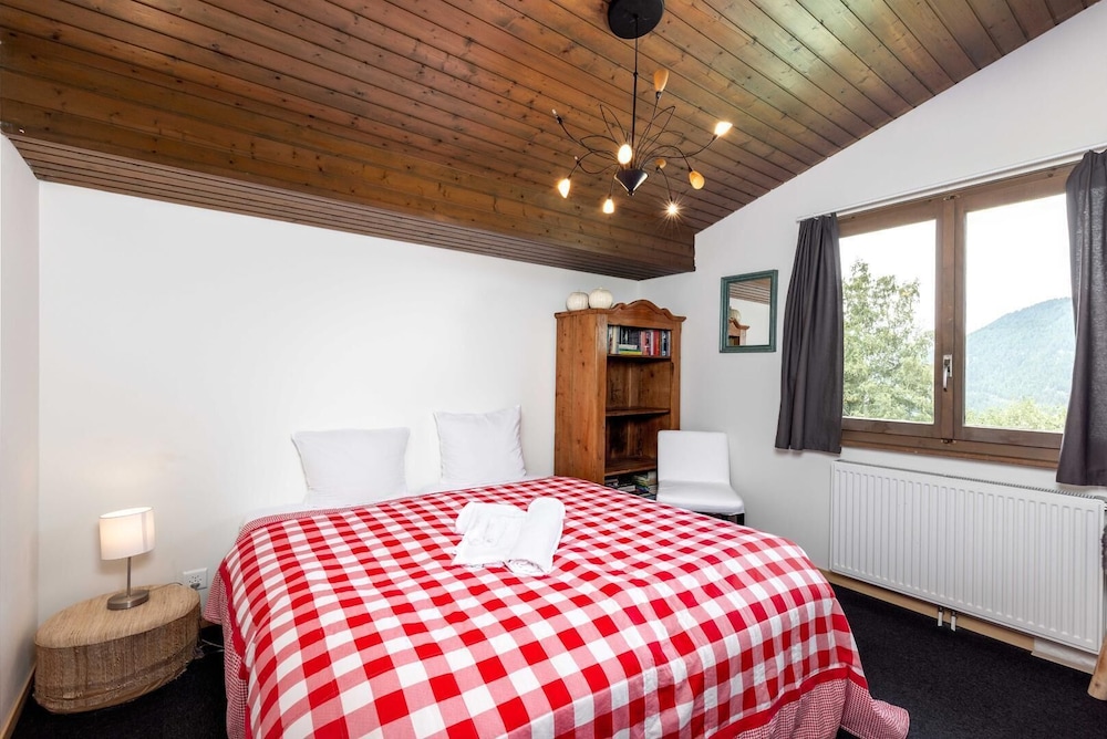 Chalet Nicolas — 4-Star Luxury Hotel in Riddes, Switzerland
