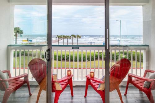 Cdm 201 Pier Paradise in Galveston, United States