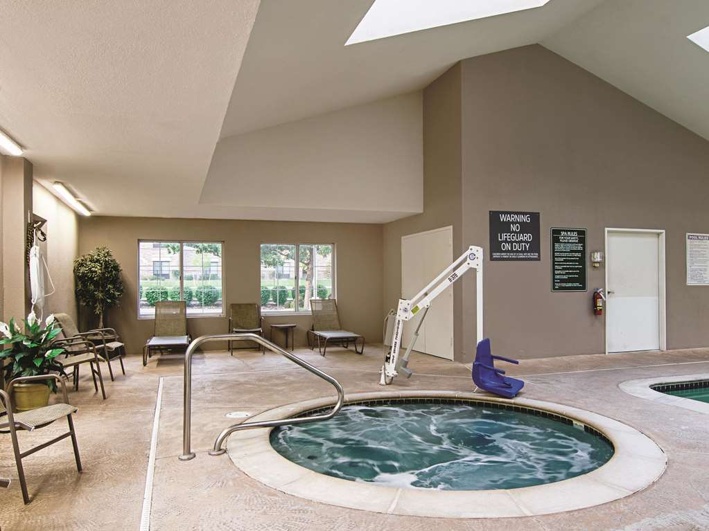 La Quinta Inn & Suites by Wyndham Denver Airport DIA - photo 10