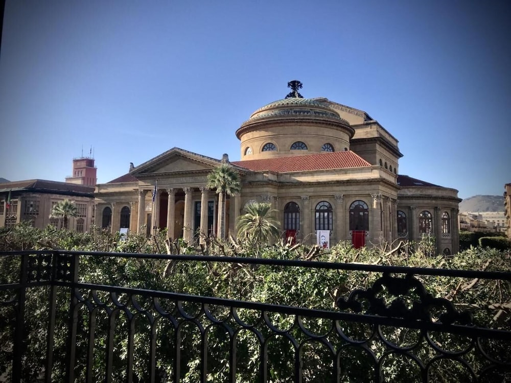 Porta Maqueda - last minute hotel in Palermo