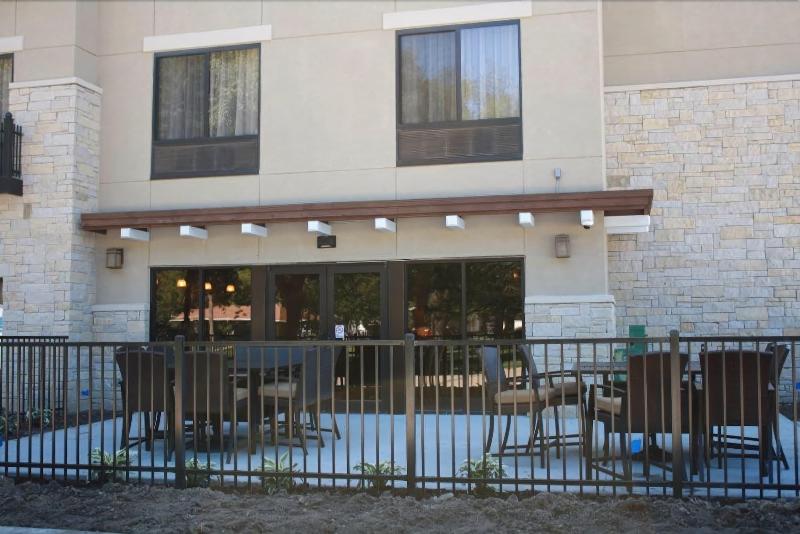 Parkwood Inn & Suites - photo 43