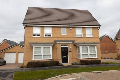 7 Swiftsure 4 Bedroom Luxury and Spacious Home — 4-Star Luxury Hotel in Milton Keynes, United Kingdom