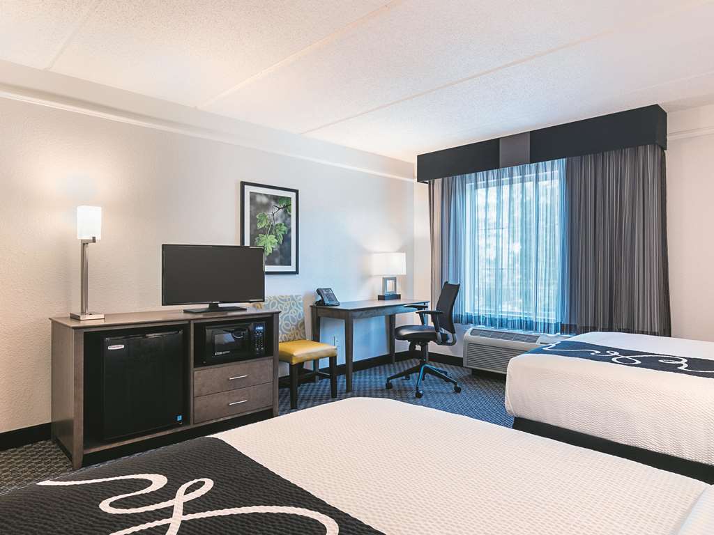 La Quinta Inn & Suites by Wyndham Atlanta Conyers - photo 13